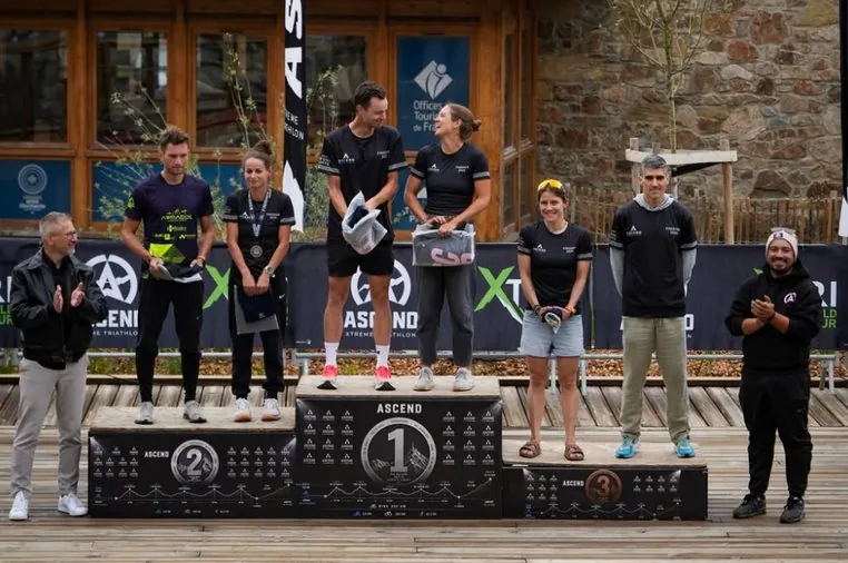 Siegerehrung beim ASCEND XTri: Lisa Wiestner auf dem Podium